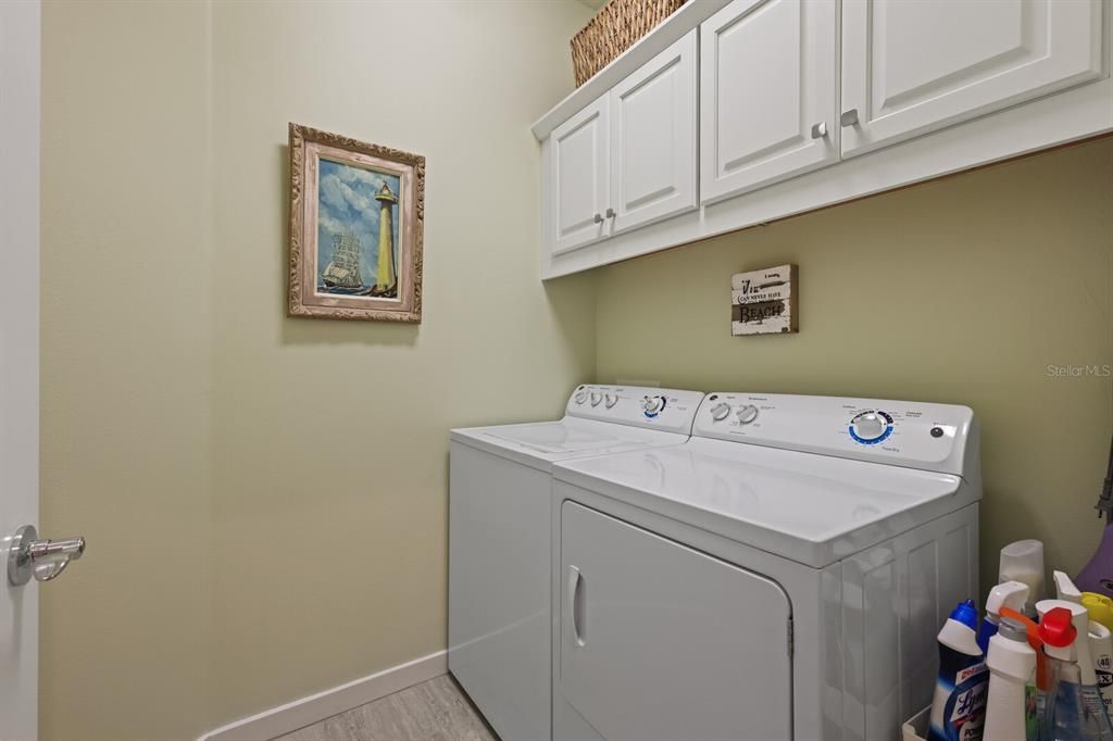 Active With Contract: $549,900 (2 beds, 2 baths, 1525 Square Feet)