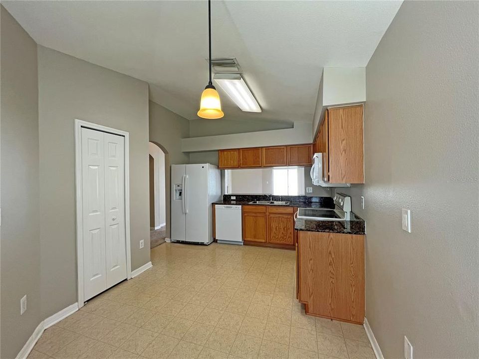 For Sale: $305,000 (3 beds, 2 baths, 1275 Square Feet)