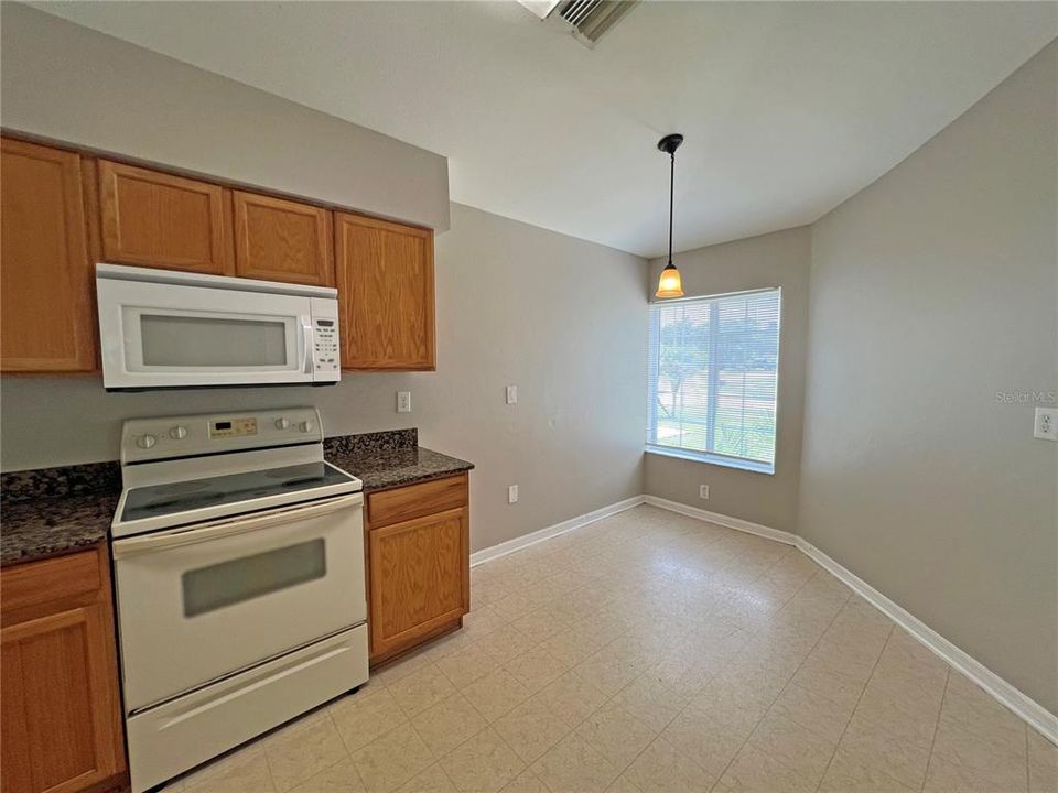 For Sale: $305,000 (3 beds, 2 baths, 1275 Square Feet)