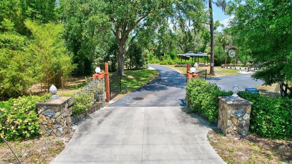 ENTRANCE TO THE PROPERTY