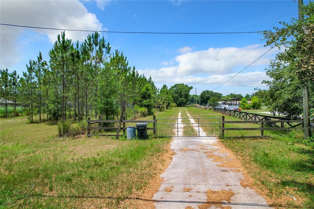 На продажу: $2,000,000 (10.00 acres)