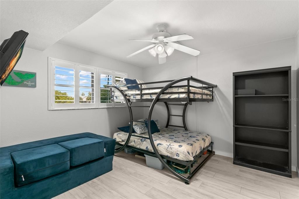 For Sale: $559,900 (2 beds, 2 baths, 1110 Square Feet)