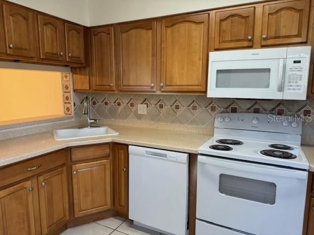 For Sale: $279,500 (2 beds, 2 baths, 1200 Square Feet)