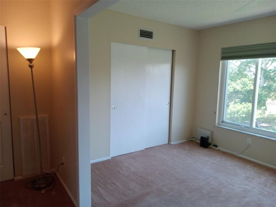 For Sale: $124,900 (1 beds, 1 baths, 800 Square Feet)