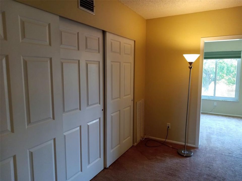 For Sale: $124,900 (1 beds, 1 baths, 800 Square Feet)