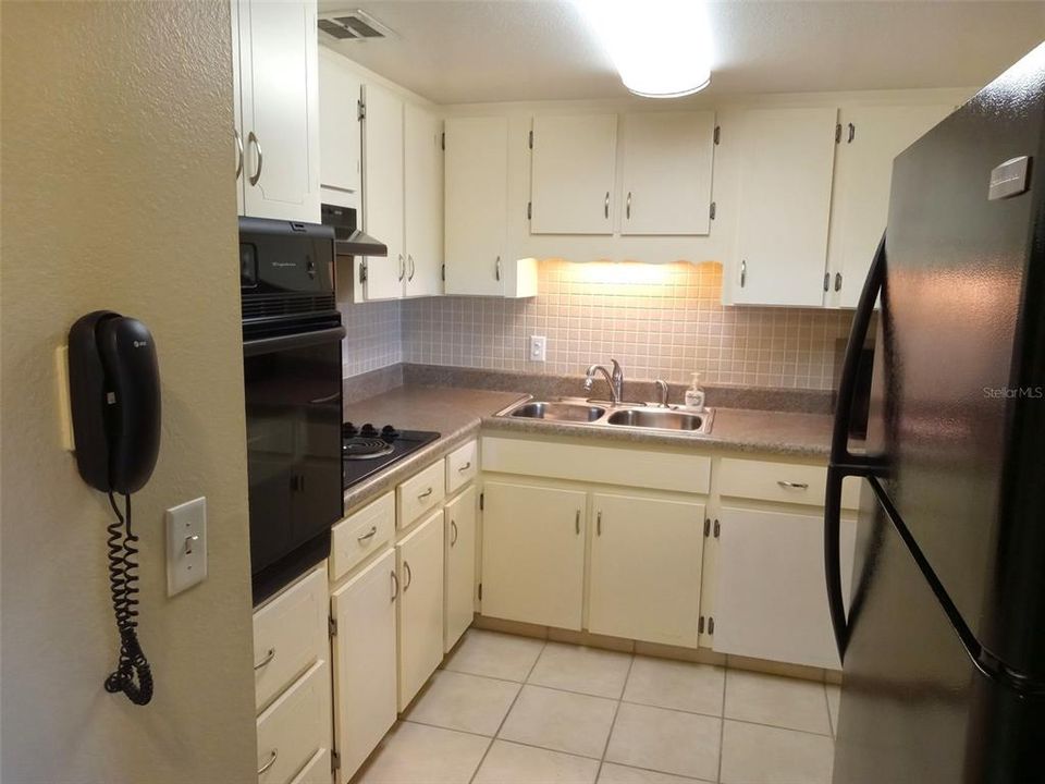 For Sale: $124,900 (1 beds, 1 baths, 800 Square Feet)