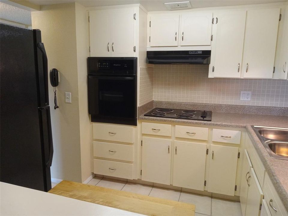 For Sale: $124,900 (1 beds, 1 baths, 800 Square Feet)