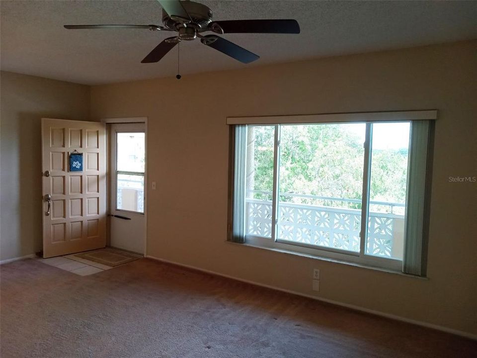 For Sale: $119,900 (1 beds, 1 baths, 800 Square Feet)