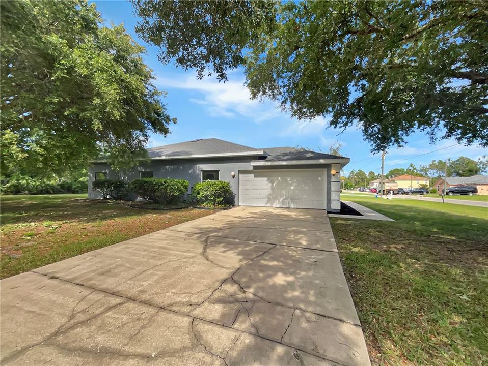 Active With Contract: $375,000 (3 beds, 2 baths, 1960 Square Feet)