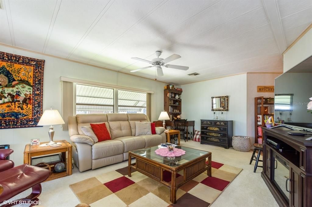 Active With Contract: $259,000 (2 beds, 2 baths, 1352 Square Feet)