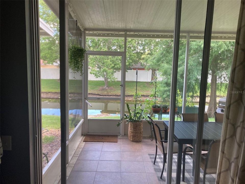 view of screen patio