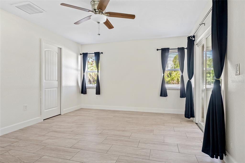 Active With Contract: $299,900 (3 beds, 2 baths, 1386 Square Feet)