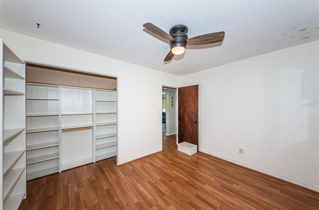 Active With Contract: $350,000 (2 beds, 1 baths, 836 Square Feet)