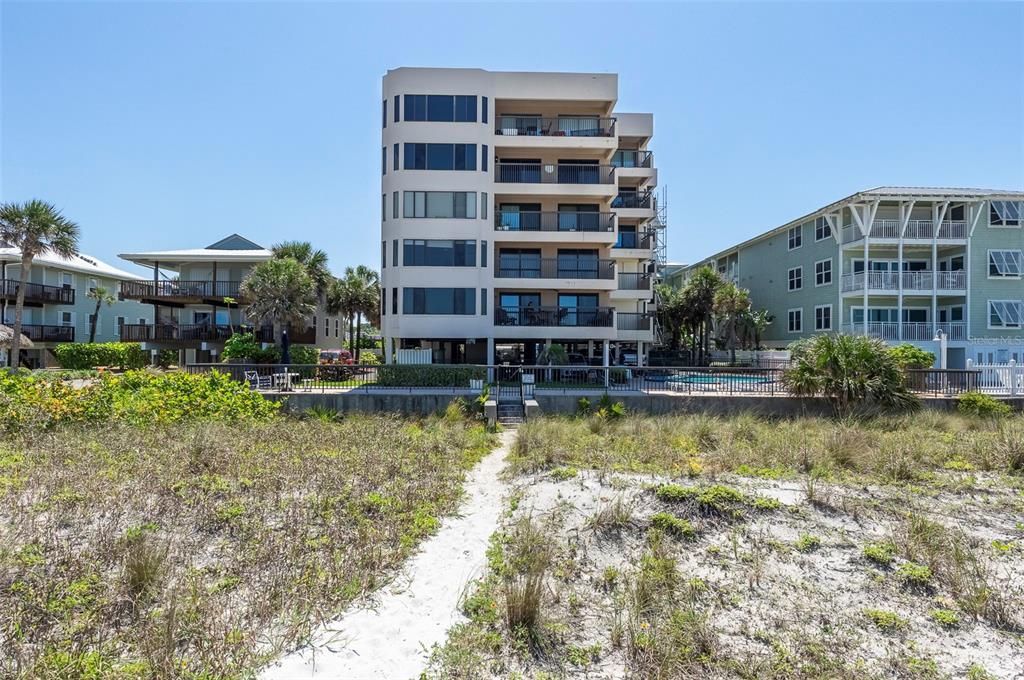 For Sale: $1,060,000 (2 beds, 2 baths, 1325 Square Feet)