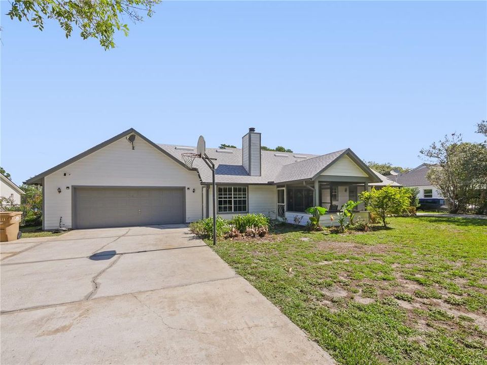 Active With Contract: $489,900 (3 beds, 2 baths, 1388 Square Feet)