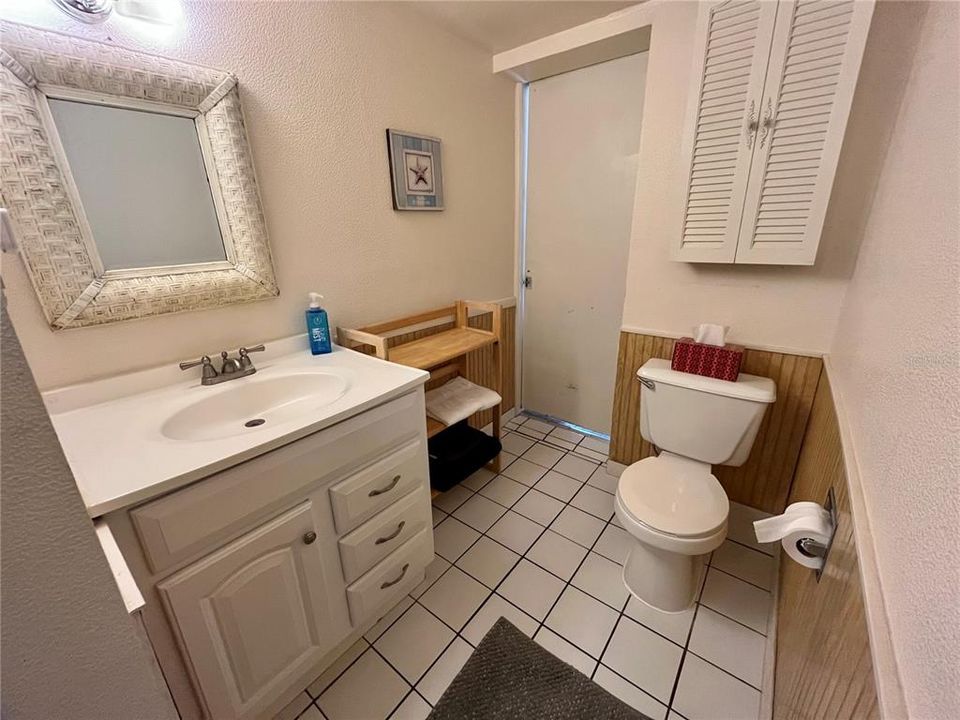 For Rent: $2,500 (2 beds, 1 baths, 975 Square Feet)