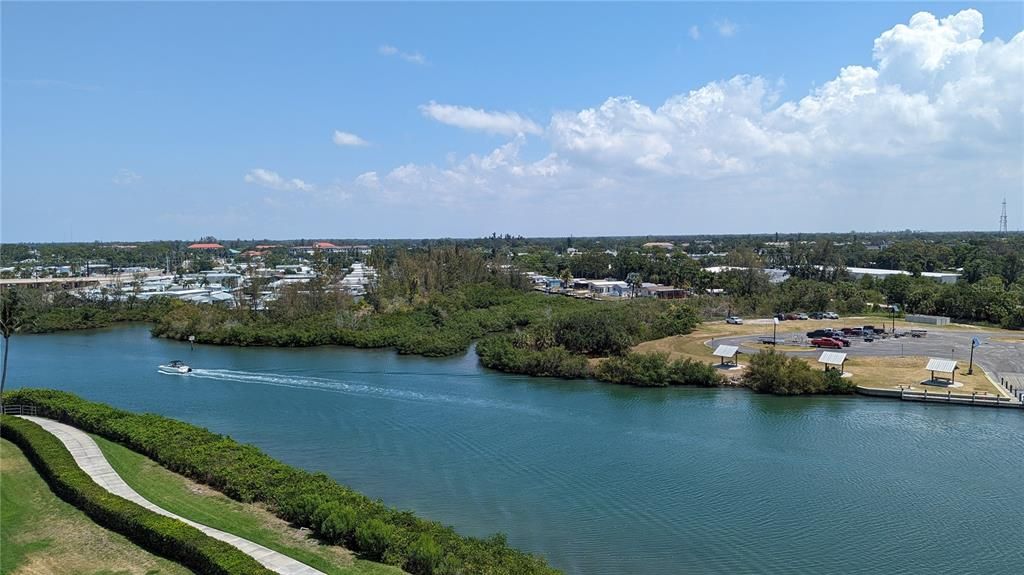 Access to the Venetian Waterway Trail. Gaze straight up the Inercoastal from your lanai.