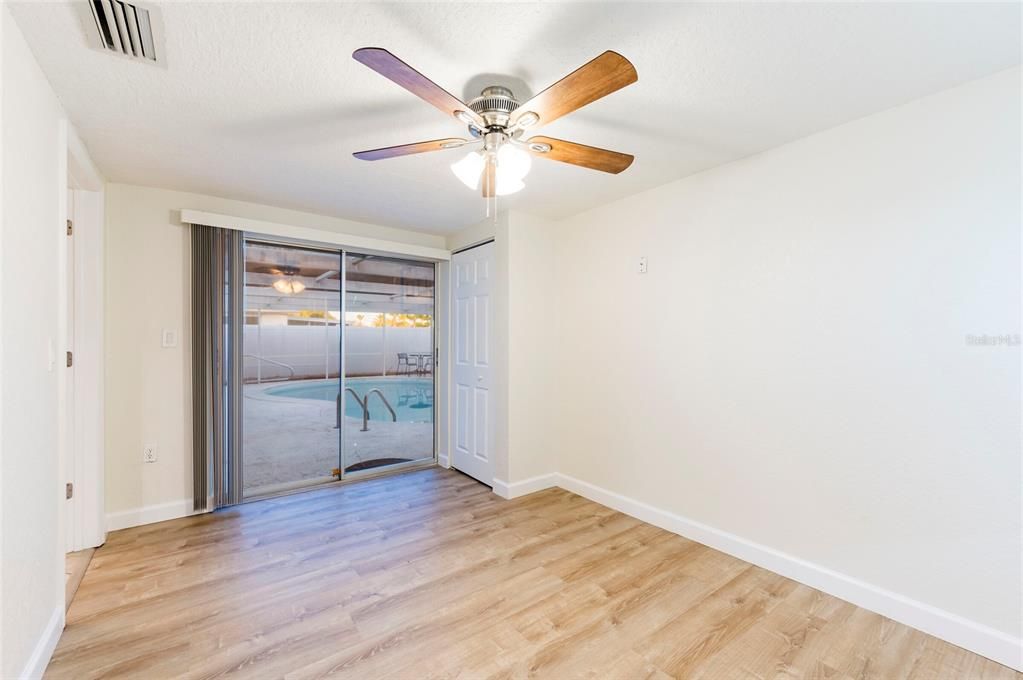 Active With Contract: $318,000 (3 beds, 2 baths, 1442 Square Feet)