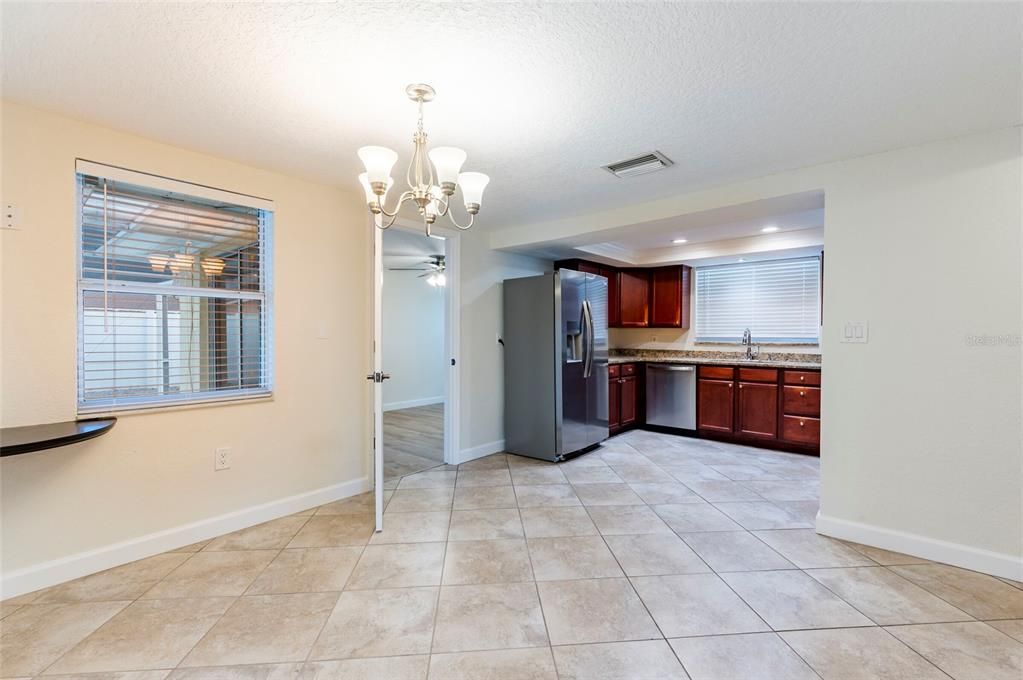 Active With Contract: $318,000 (3 beds, 2 baths, 1442 Square Feet)