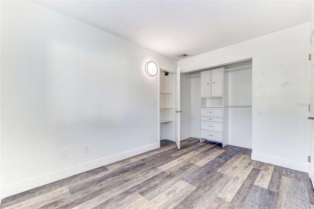 For Sale: $275,000 (2 beds, 2 baths, 854 Square Feet)