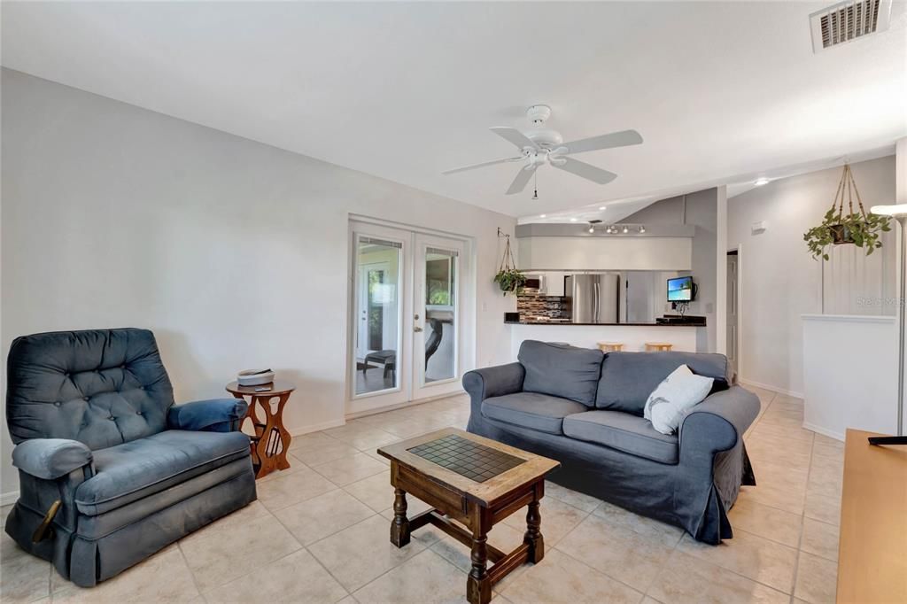 Active With Contract: $424,000 (3 beds, 2 baths, 1583 Square Feet)