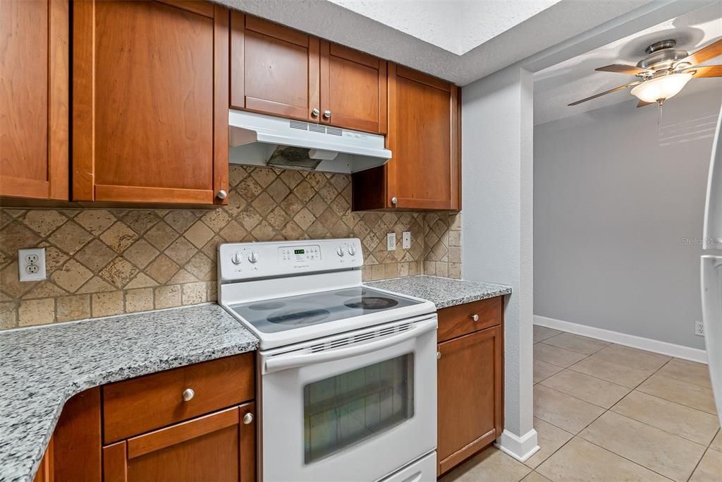 Recently Rented: $1,325 (1 beds, 1 baths, 750 Square Feet)