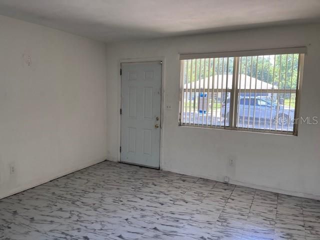 For Sale: $135,000 (2 beds, 1 baths, 950 Square Feet)