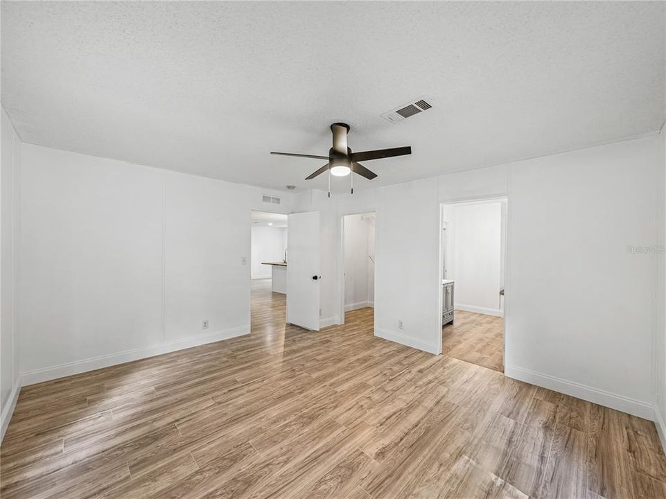 Active With Contract: $215,000 (3 beds, 2 baths, 1344 Square Feet)