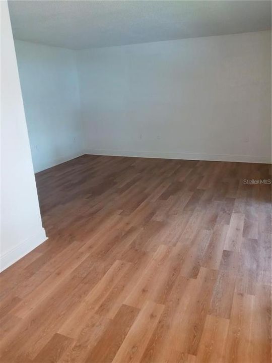 Active With Contract: $1,250 (1 beds, 1 baths, 756 Square Feet)