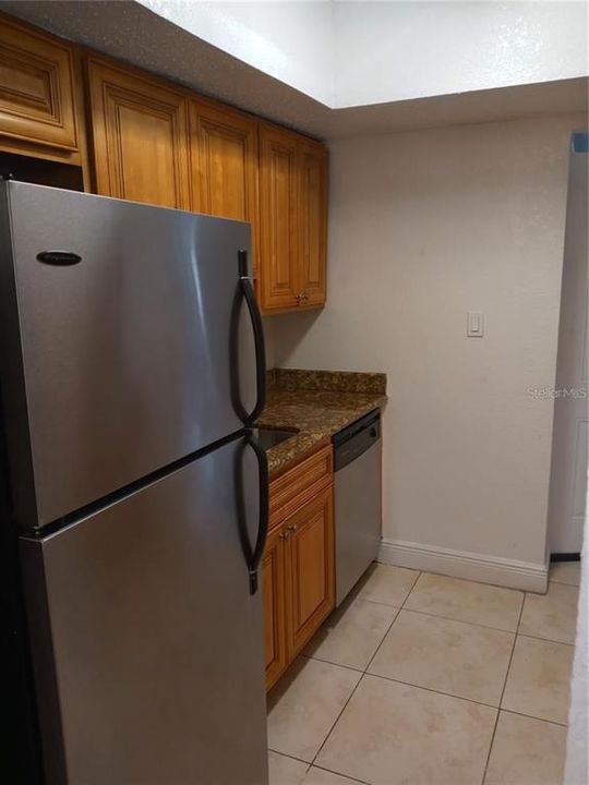 Active With Contract: $1,250 (1 beds, 1 baths, 756 Square Feet)