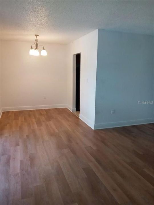 Active With Contract: $1,250 (1 beds, 1 baths, 756 Square Feet)