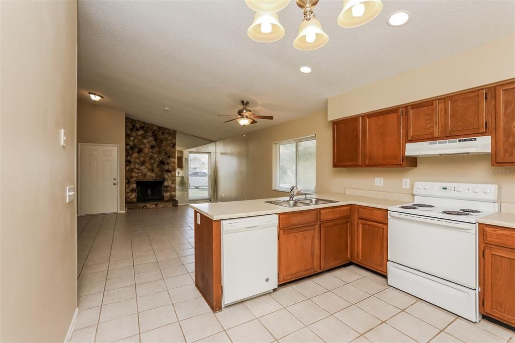 Recently Rented: $2,025 (3 beds, 2 baths, 1540 Square Feet)