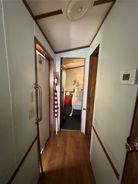 For Sale: $99,500 (1 beds, 1 baths, 401 Square Feet)