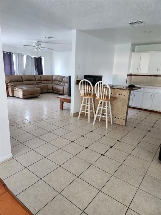 For Rent: $1,950 (2 beds, 2 baths, 1128 Square Feet)