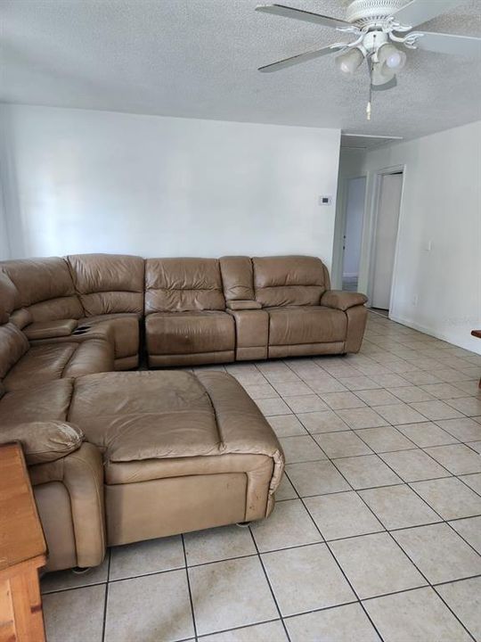 For Rent: $1,950 (2 beds, 2 baths, 1128 Square Feet)