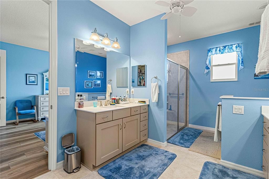 Upgraded En Suite Bath w/Double Vanities