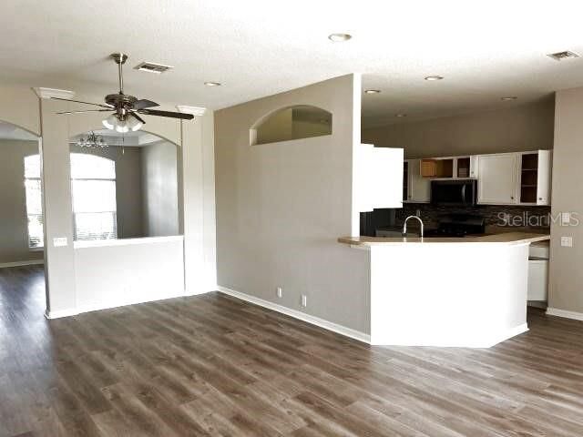 For Sale: $369,900 (3 beds, 2 baths, 2369 Square Feet)