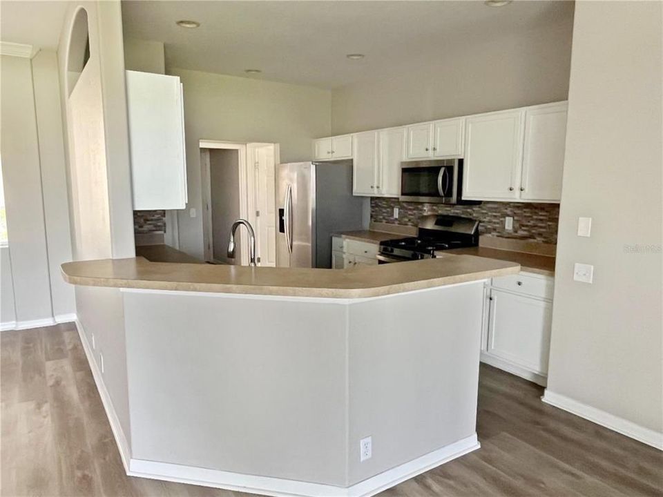 For Sale: $369,900 (3 beds, 2 baths, 2369 Square Feet)