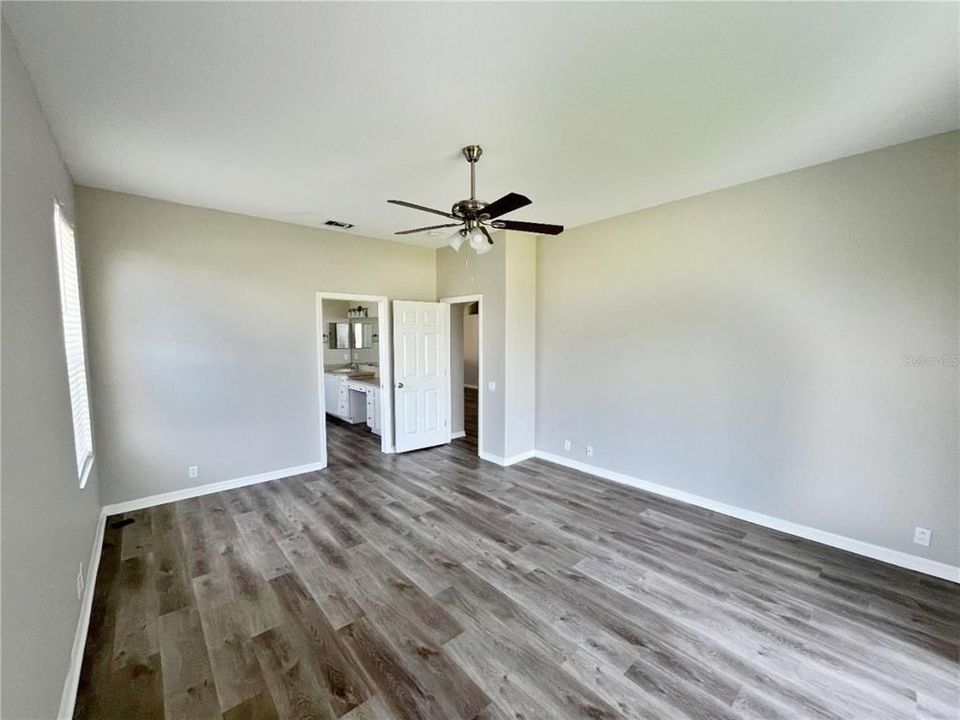 For Sale: $369,900 (3 beds, 2 baths, 2369 Square Feet)