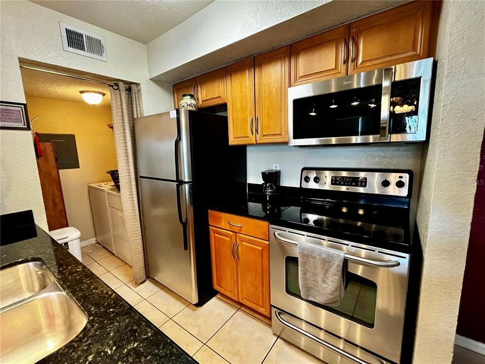 For Sale: $259,000 (2 beds, 2 baths, 948 Square Feet)
