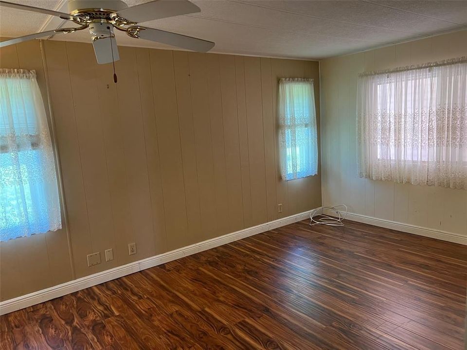 For Sale: $165,000 (2 beds, 2 baths, 960 Square Feet)