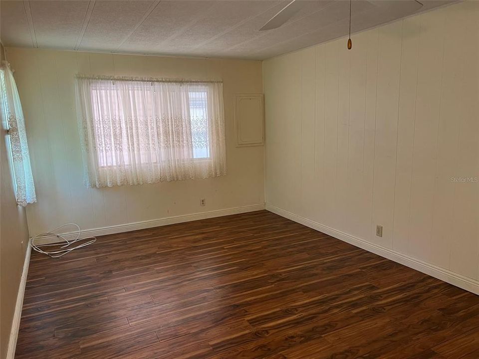 For Sale: $165,000 (2 beds, 2 baths, 960 Square Feet)