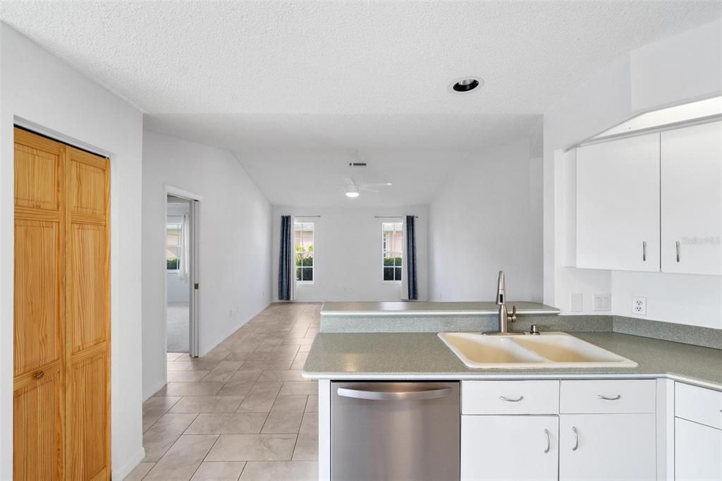 Active With Contract: $3,000 (3 beds, 2 baths, 2025 Square Feet)