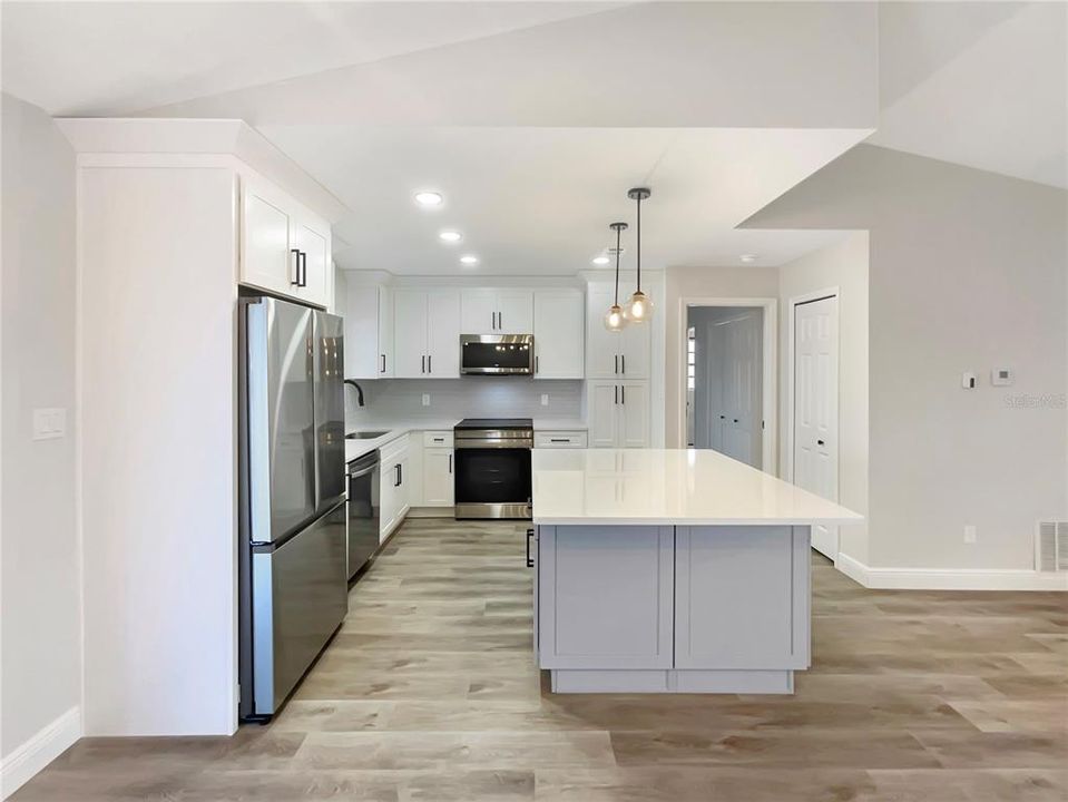 Active With Contract: $375,000 (3 beds, 2 baths, 1130 Square Feet)