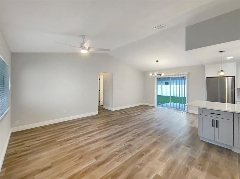 Active With Contract: $375,000 (3 beds, 2 baths, 1130 Square Feet)