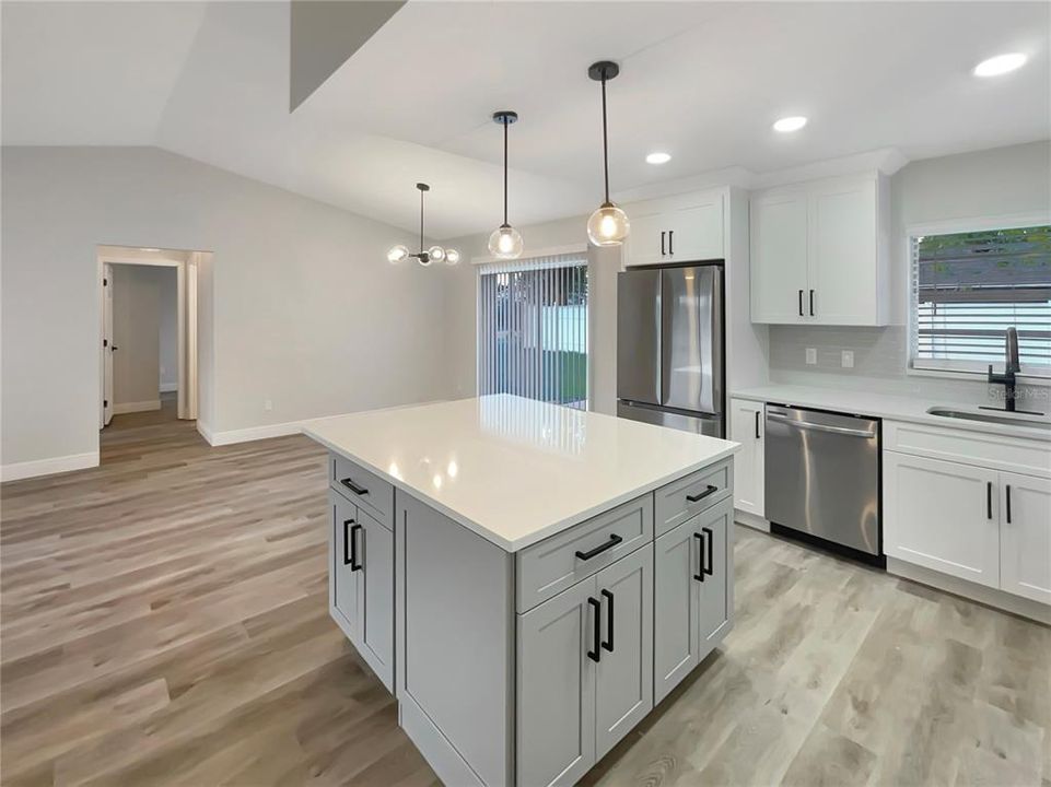 Active With Contract: $375,000 (3 beds, 2 baths, 1130 Square Feet)