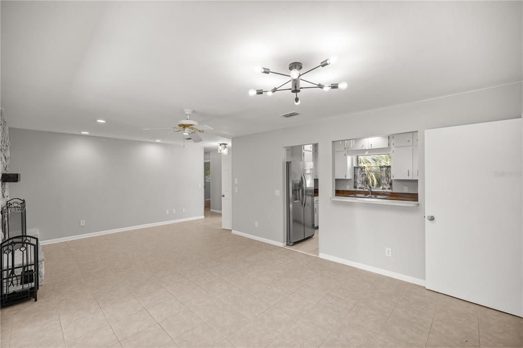 For Sale: $308,750 (3 beds, 2 baths, 1385 Square Feet)