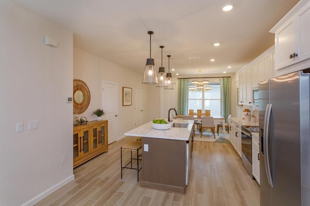 Active With Contract: $481,075 (3 beds, 2 baths, 1644 Square Feet)