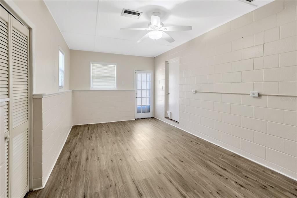 Active With Contract: $325,000 (3 beds, 1 baths, 1434 Square Feet)