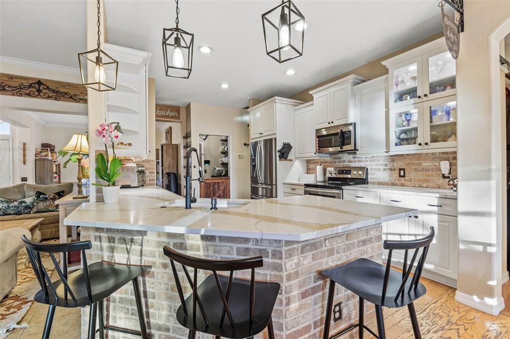 Recently Sold: $675,000 (4 beds, 2 baths, 2410 Square Feet)